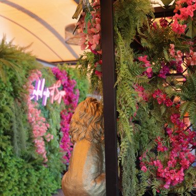 artificial wall from silk flowers