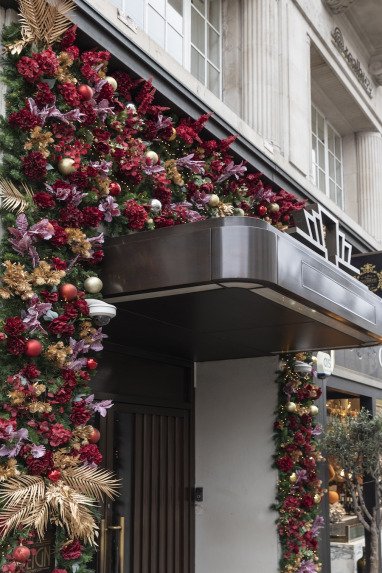 Christmas decor for restaurants