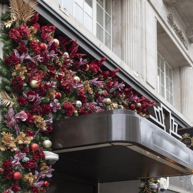 Christmas decor for restaurants